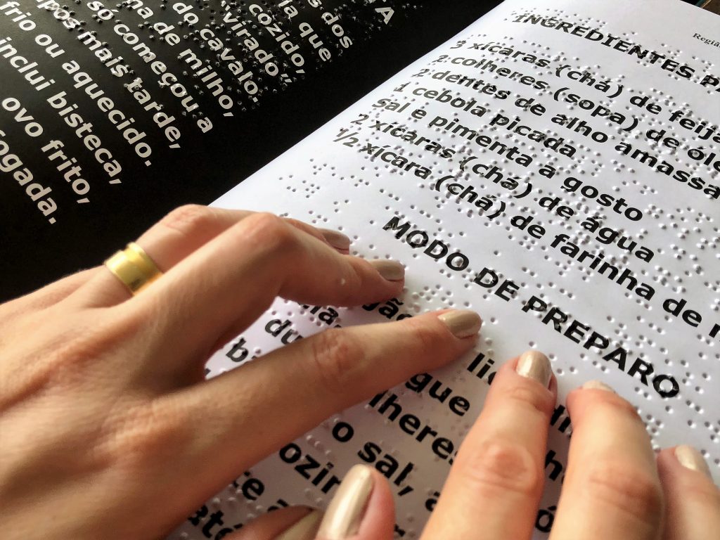 Leitura Braille com Fonte Ampliada